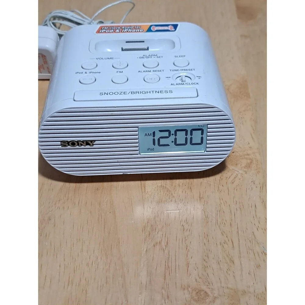 Sony ICF-C05IP white iPhone/iPod Clock Radio Speaker Dock with AC Adapter